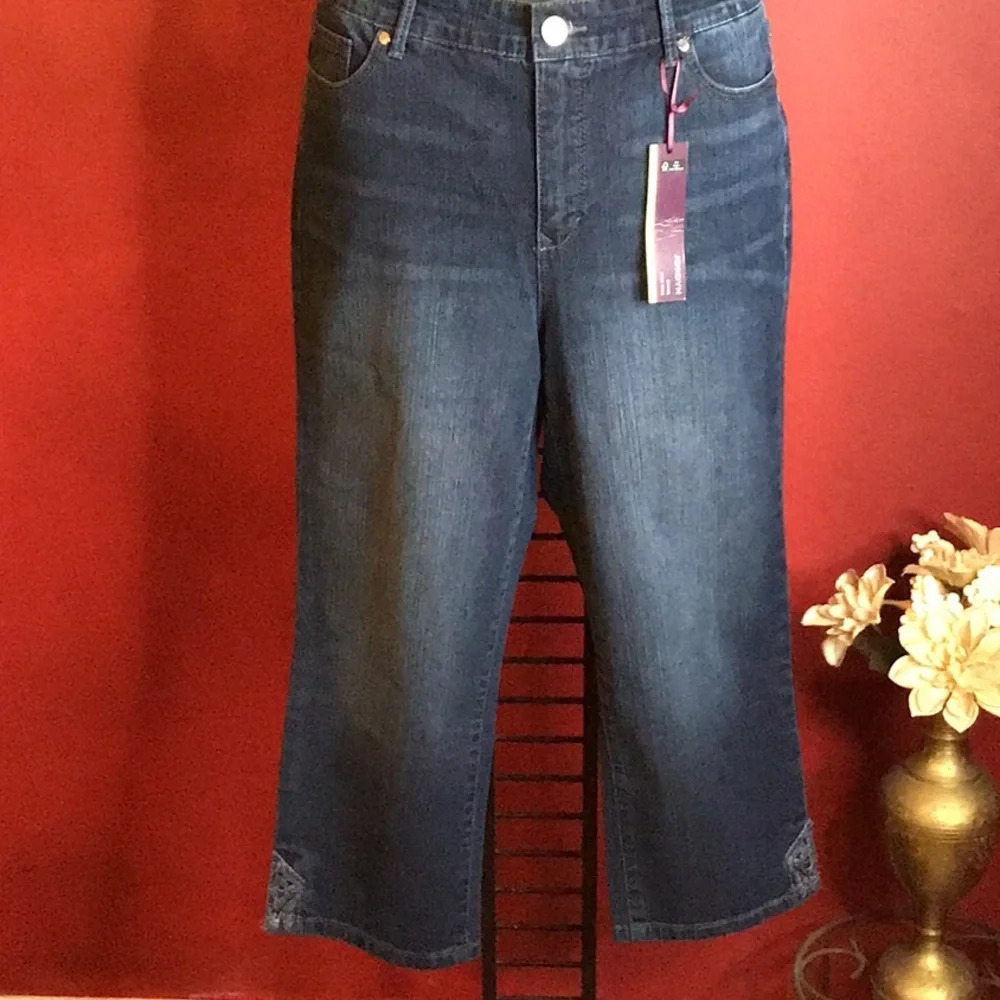 NWT GLORIA VANDERBILT JORDYN CAPRIS SIZE 10